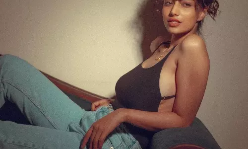 Dazzling Clicks Of Meenakshi Chaudhary