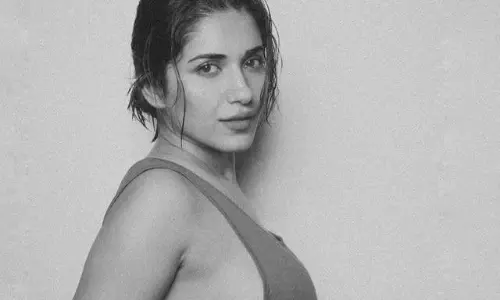 బనియ‌న్ లో రుహానీ శ‌ర్మ హాట్ ట్రీట్!