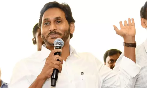 బొటాబొటీ సీట్లతో జగన్ పాలన చేయగలరా ?