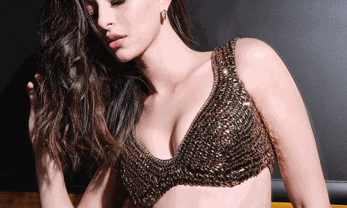Ananya Pandays Mesmerizing Golden Glam