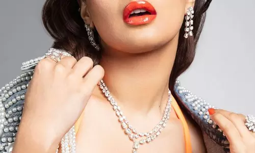 Avneet Kaur Oozes Charm In Modern Outfit