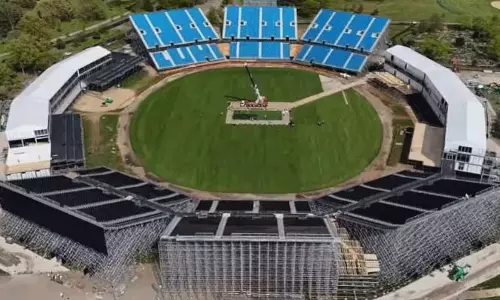 అగ్రరాజ్యంలో పార్కింగ్ ప్లేస్ లో చిరకాల ప్రత్యర్థుల వరల్డ్ కప్ మ్యాచ్..