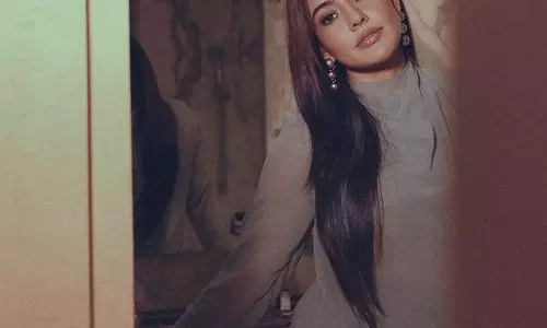 Neha Sharmas Look is Both Chic & Powerful Neha Sharmas Look is Both Chic & Powerful