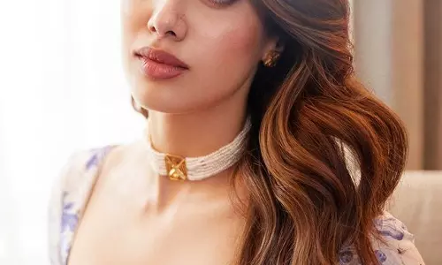 Janhvi Kapoors Beautiful Floral Outfit