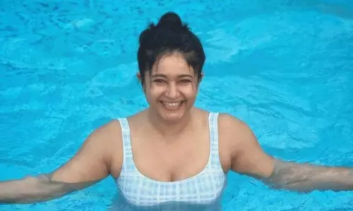 బికినీలో పూనమ్ సర్ ప్రైజ్.. అంతకుమించి..