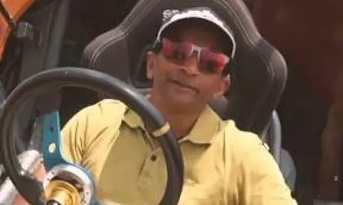 బుజ్జిని డ్రైవ్ చేసిన‌ భార‌త తొలి ఫార్ములా వ‌న్ డ్రైవ‌ర్