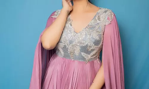 Once Again, Sreemukhi Nails the Cute Look in Latest Pics