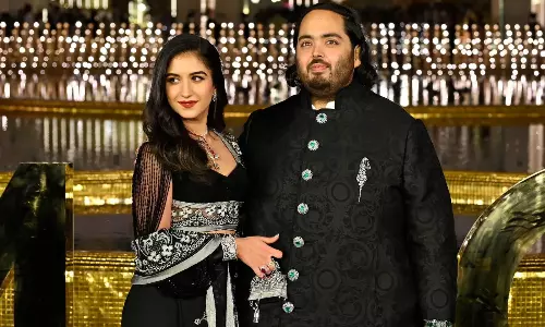 క్రూయిజ్ షిప్లో అంబానీల పార్టీకి బయల్దేరిన స్టార్లు క్రూయిజ్ షిప్లో అంబానీల పార్టీకి బయల్దేరిన స్టార్లు