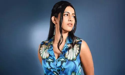 నిహారిక.. ఒక్క రంగులో ఎంత అందమే.. నిహారిక.. ఒక్క రంగులో ఎంత అందమే..