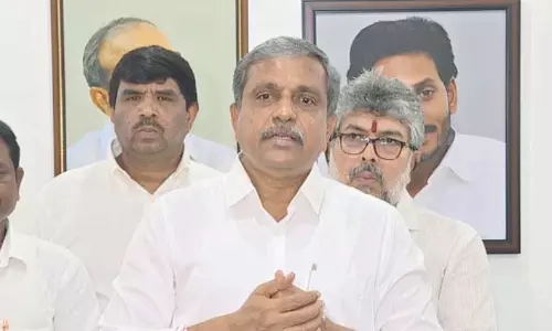 సీబీఎన్ వైరస్ తో ఈసీ ఇన్ఫెక్ట్... సజ్జల సంచలన వ్యాఖ్యలు! సీబీఎన్ వైరస్ తో ఈసీ ఇన్ఫెక్ట్... సజ్జల సంచలన వ్యాఖ్యలు!