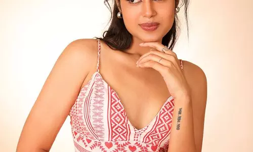 Faria Abdullah Turns Up the Heat in Chic Summer Dress