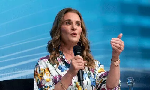 మహిళల హక్కుల కోసం నిలబడ్డ మహిళ...  రూ.8,321 కోట్ల విరాళం!