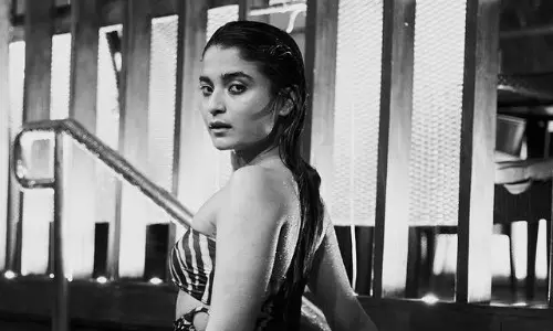 స‌ప్త‌ సాగ‌రాలు దాటి హీరోయిన్.. బికినీలో బ్లాస్టింగ్..