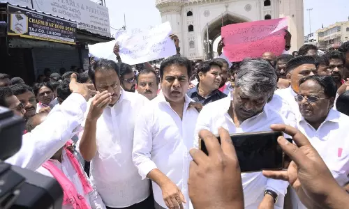 రాజకీయ కుట్రతోనే రాజముద్ర మార్పు