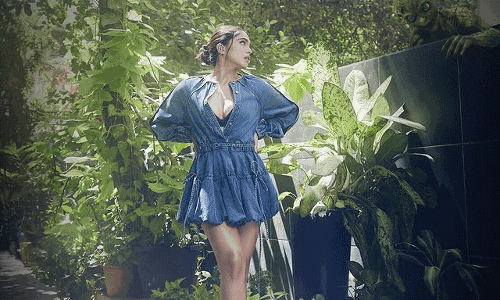 Sharvari Wagh Makes Fans Go AWE With Her Pics