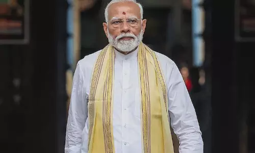 మోడీ ప్రభంజనం... నిజమేనా ?