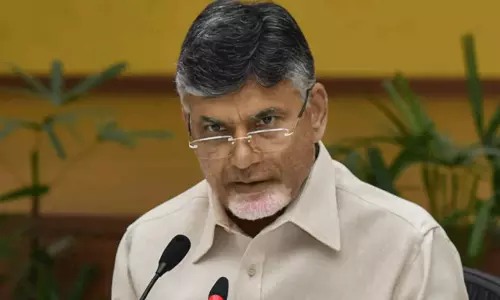 ఏపీ పవర్ కావాలి.. హైదరాబాద్ లోనే ఉండాల్నా బాబు?