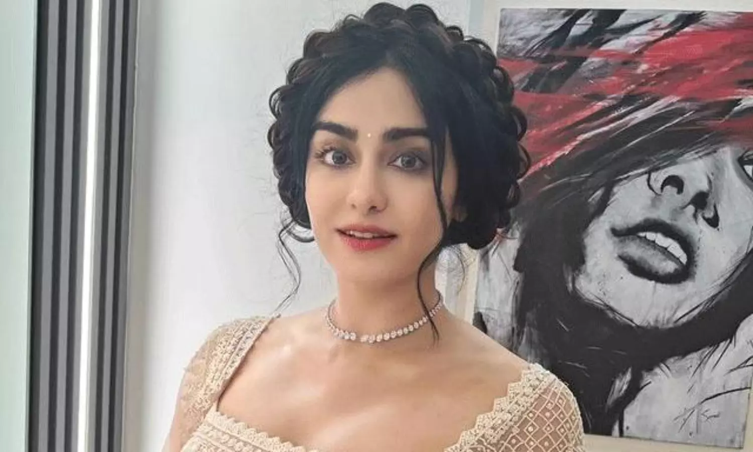 దెయ్యం తిరిగే ఇంట్లో ధైర్యంగా తిరుగుతున్న న‌టి! | Adah Sharma Shifts In  Sushant Singh Rajput's Flat