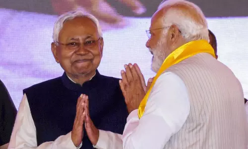 నితీష్ ని మాజీ చేస్తున్న మోడీ ?