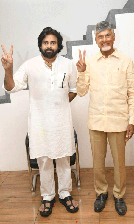 Pawankalyan And Chandrababu Meet After Huge Victory