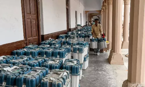 తెలుగు రాష్ట్రాల్లో తొలి అధిక్యాలు ఎవరి ఖాతాలో?