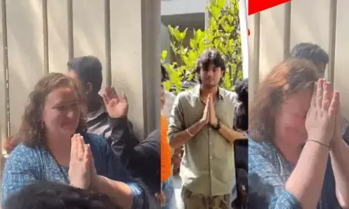 జ‌న‌సేనాని విక్ట‌రీ.. ప్ర‌జ‌ల‌కు అన్నా లెజ‌నోవా అభివాదం