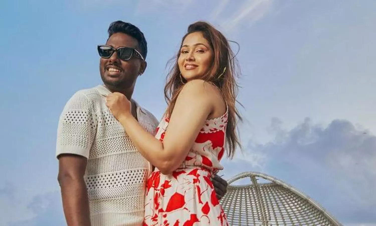 డైరెక్ట‌ర్ వైఫ్ నెట్టింట హాట్ ట్రీట్!