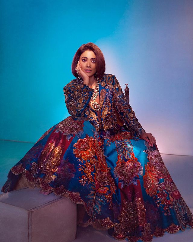 Shriya Saran Looks Beautiful in Saree Shriya Saran Looks Beautiful in Saree