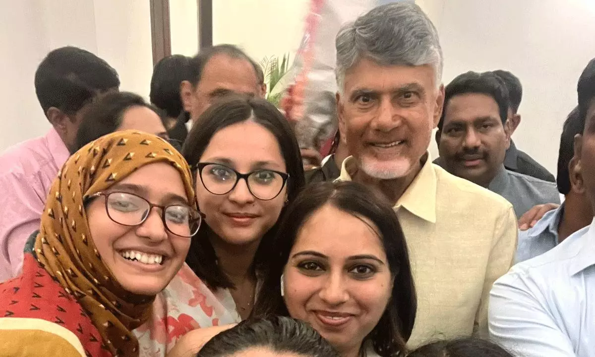 బాబు ఈజ్ బ్యాక్: గెలుపు క్రేజ్ ఇలానే ఉంటుంది మరి!