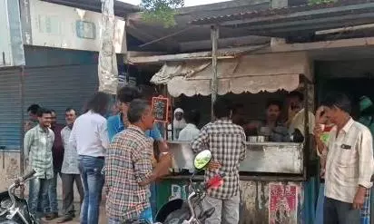 టీడీపీ గెలుపు వేళ.. టీ కొట్టి యజమాని బషీర్ చేసిన పనికి లోకేశ్ ఫిదా