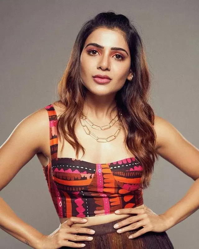 Samantha Smiles In Style