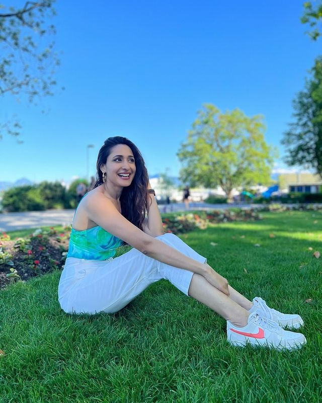 Pragya Jaiswals Stunning Green Dress Is A Hit on the Internet! Pragya Jaiswals Stunning Green Dress Is A Hit on the Internet!