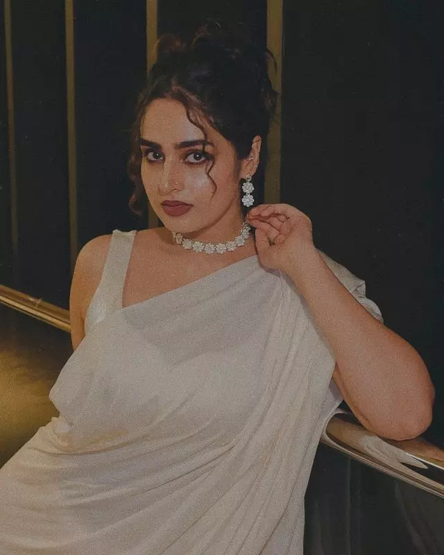 Ayesha Khan Looks Elegant in White