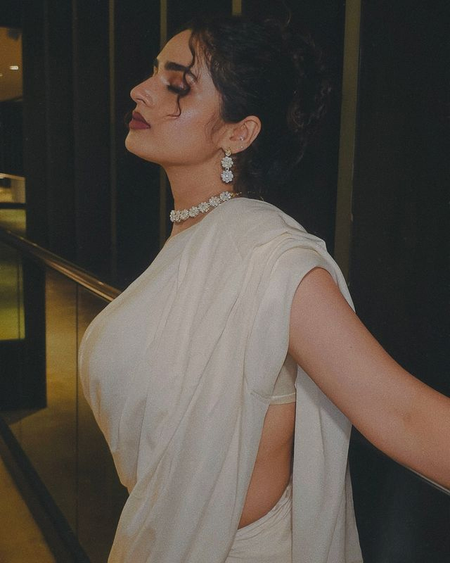 Ayesha Khan Looks Elegant in White Ayesha Khan Looks Elegant in White