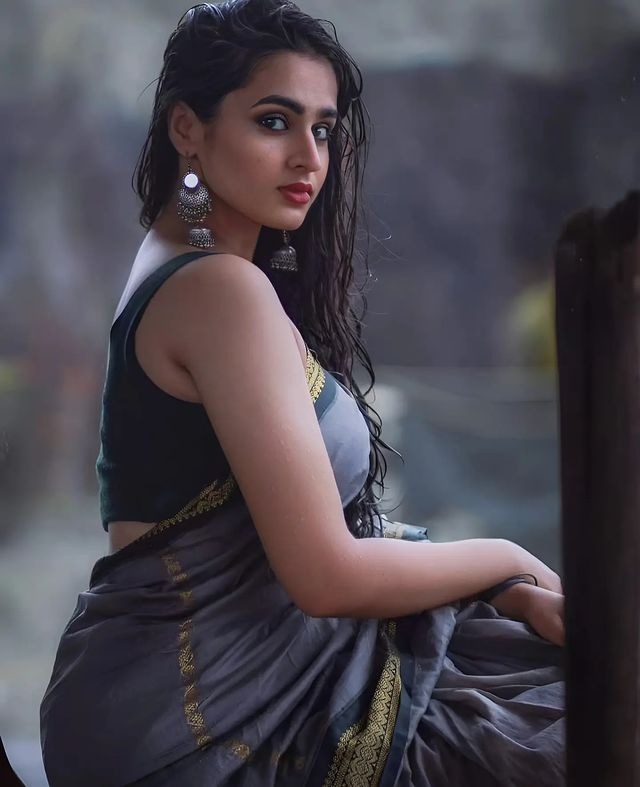 Ayesha Khan Looks Elegant in White