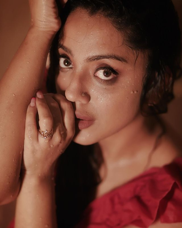 Enjoy Your Rainy Days with Deviyani’s Stunning Pictures Enjoy Your Rainy Days with Deviyani’s Stunning Pictures