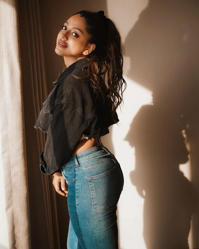 Enjoy Your Rainy Days with Deviyani’s Stunning Pictures