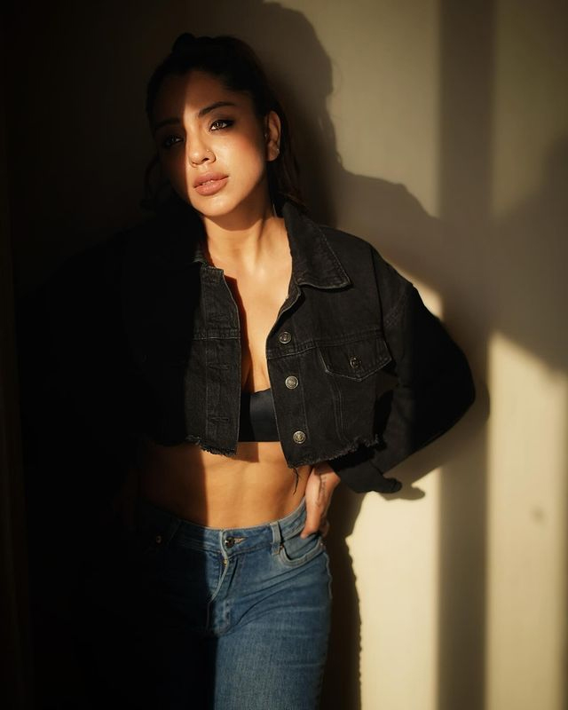 Enjoy Your Rainy Days with Deviyani’s Stunning Pictures