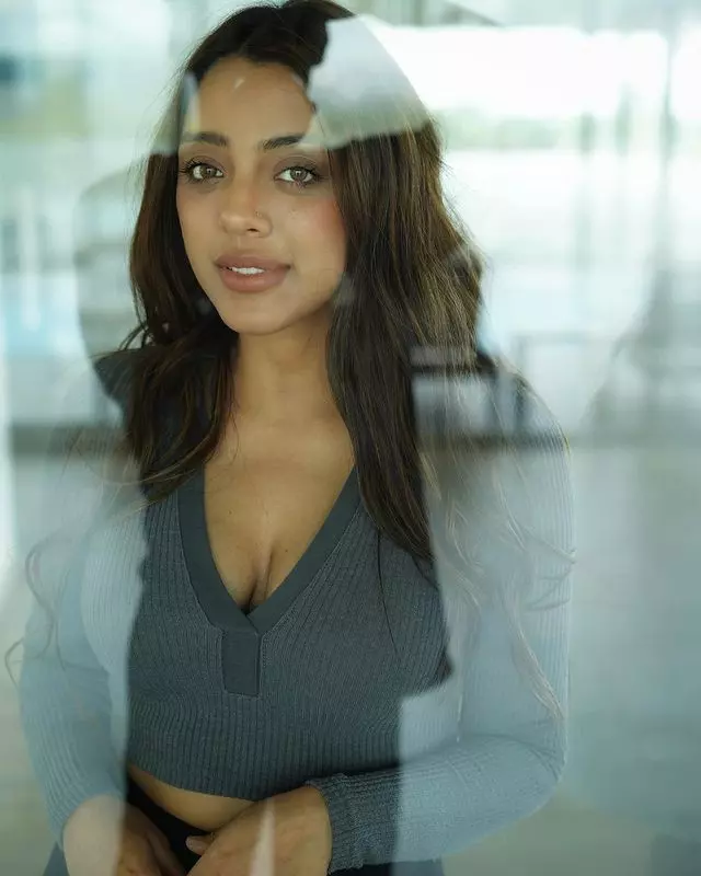 Enjoy Your Rainy Days with Deviyani’s Stunning Pictures