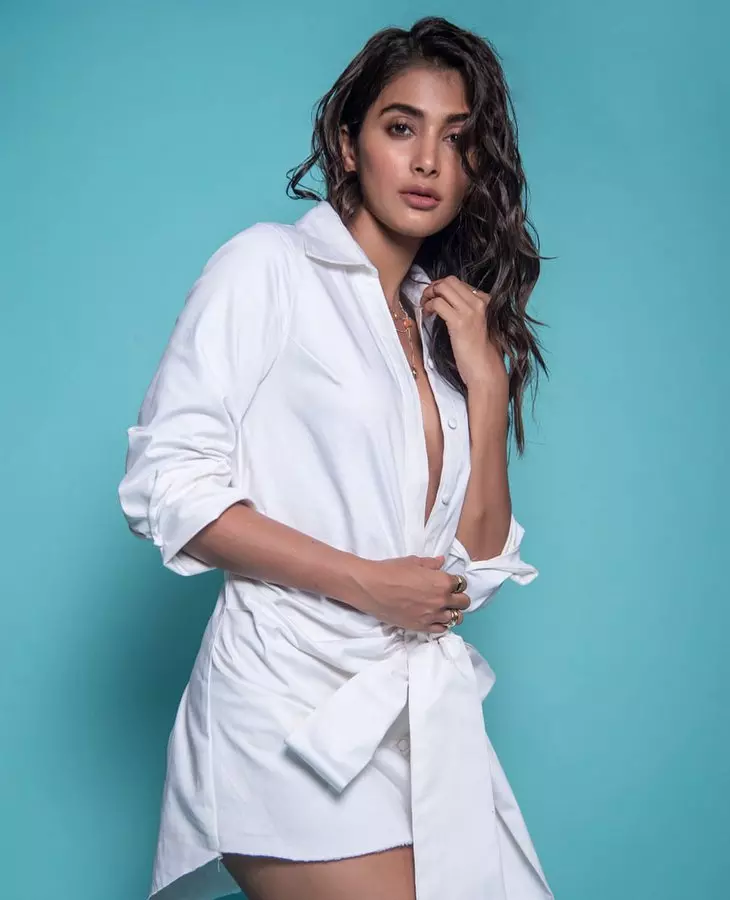 Pooja Hegde’s Casual Chic Snaps