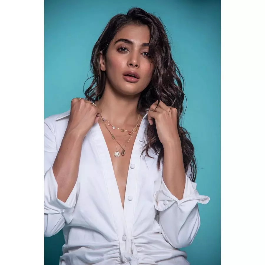 Pooja Hegde’s Casual Chic Snaps