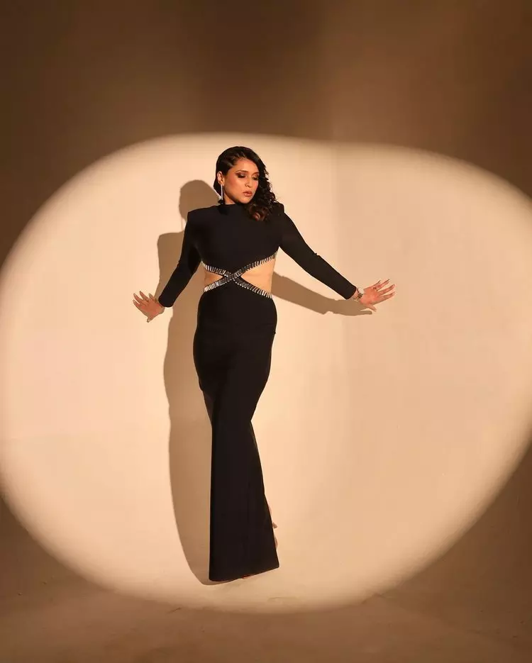 Mannara Chopra Flaunts Her Glamour in Black Mannara Chopra Flaunts Her Glamour in Black