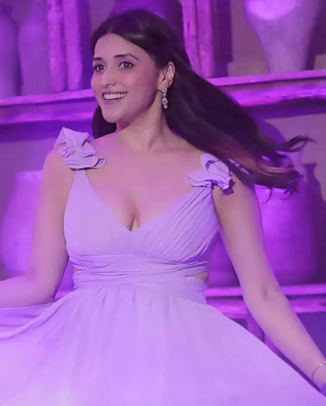 Mannara Chopra Flaunts Her Glamour in Black Mannara Chopra Flaunts Her Glamour in Black