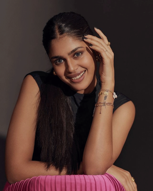 Faria Abdullah Glamours Look in Black Faria Abdullah Glamours Look in Black