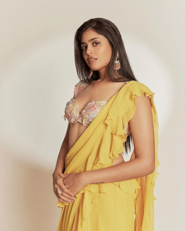 Faria Abdullah Glamours Look in Black Faria Abdullah Glamours Look in Black