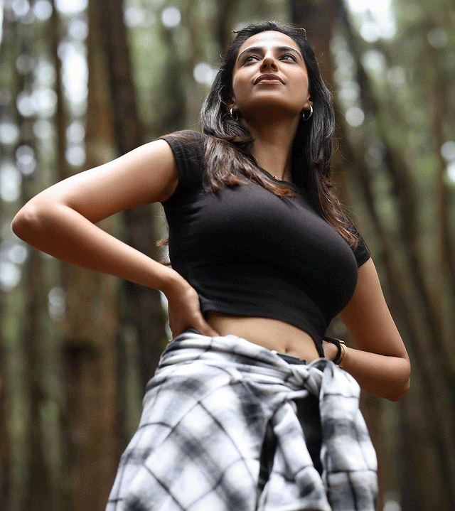 Meenakshi Chaudhary Nails Black Look Meenakshi Chaudhary Nails Black Look