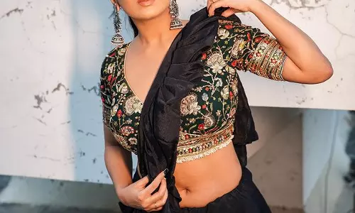 Rashi Singh Shines in Stunning Saree Snaps!