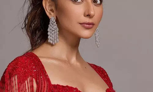 Rakul Preet Singh Radiates Glamour in Red Ensemble