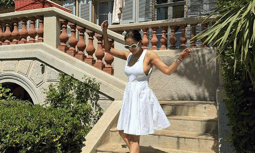 Malaika Arora Sizzles on the Beach