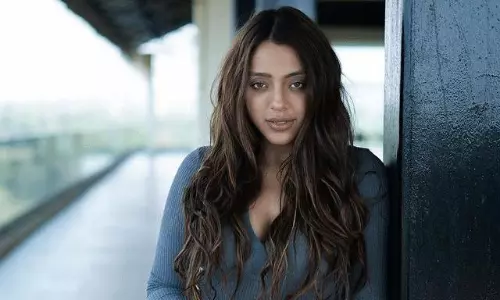 పిక్ టాక్‌ : చూపులతో కవ్వింపుల ముద్దుగుమ్మ